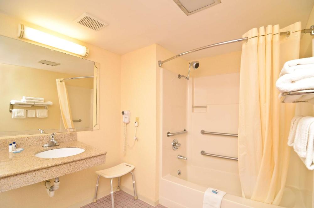 King Room with Bath - Disability Access interior